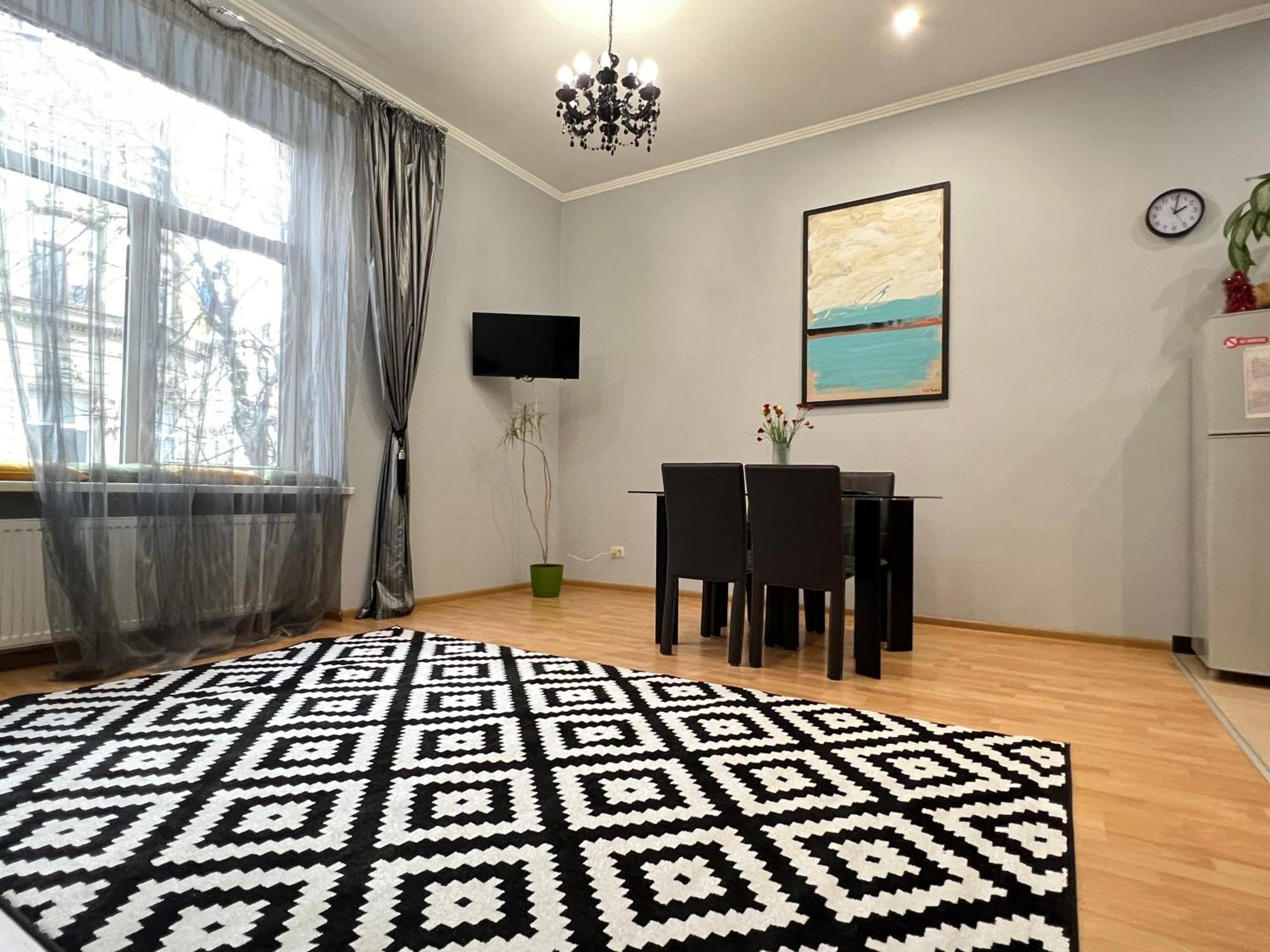 Apartments On Skoryka Str Львов Экстерьер фото